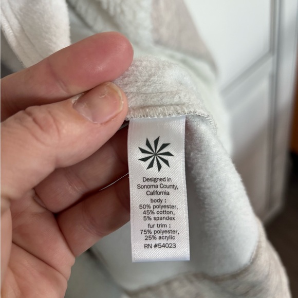 Athleta Apres Anything Sherpa lined vest Small - Picture 5 of 8